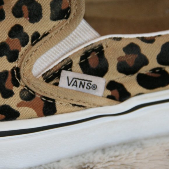 Vans Leopard Print Unisex-Adult Classic Slip on Sneaker - Picture 3 of 5